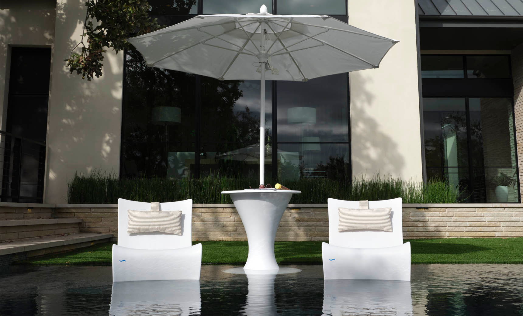 Autograph Umbrella Stand Ice Bin — In-Pool Shade Table